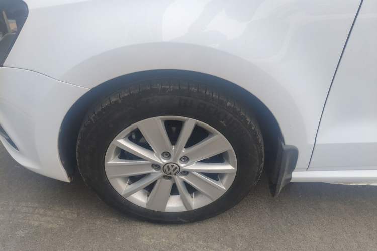 Used Volkswagen Polo 2016 1.6L Automatic Comfort Model Left Front Wheel Hub