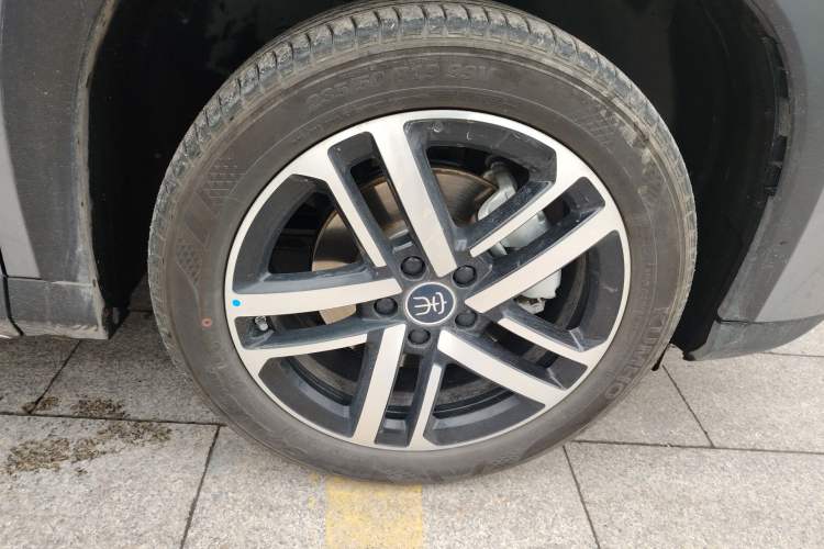 Used BYD Song L DM-i 2025 Intelligent Driving Version 112 km Leading Trim Right Front Wheel Hub