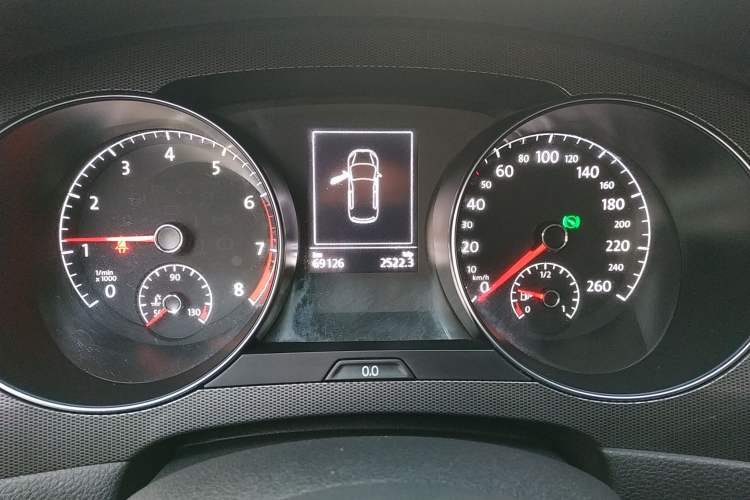 Used Volkswagen Golf Sportsvan 2018 230TSI Automatic Trend Edition Instrument Cluster