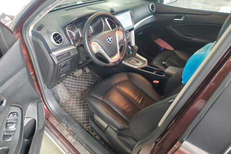 Used Venucia T70 2015 2.0L CVT Smart Edition