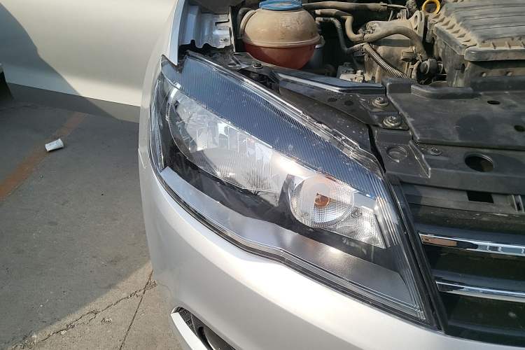 Used Volkswagen Jetta 2015 1.6L Manual Comfort Model Right Front Headlight