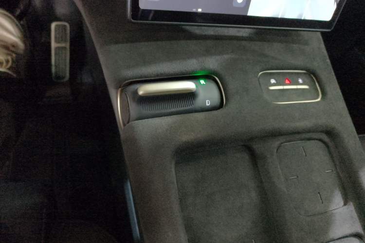 Used Nio ES8 2023 75 kWh Executive Edition Gear Lever