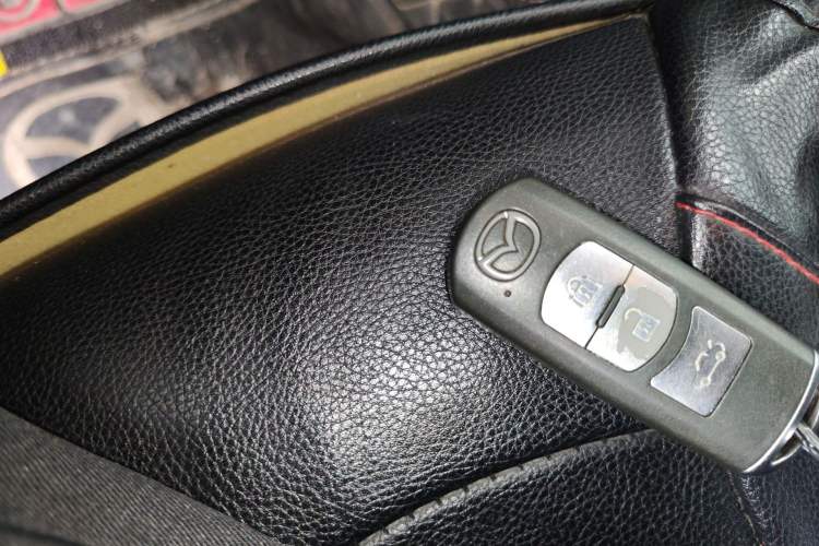 Used Mazda 3 Axela 2014 Sedan 1.5L Automatic Luxury Model