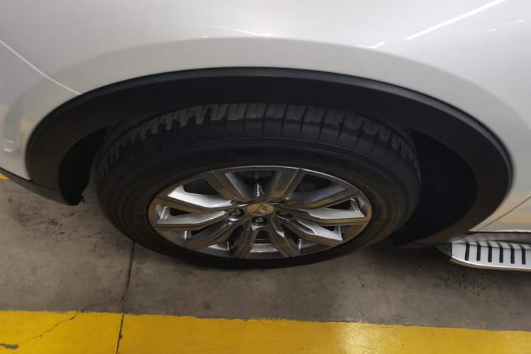 Used Cadillac XT4 2020 28T Two-Wheel-Drive Leading Version Left Front Wheel Hub