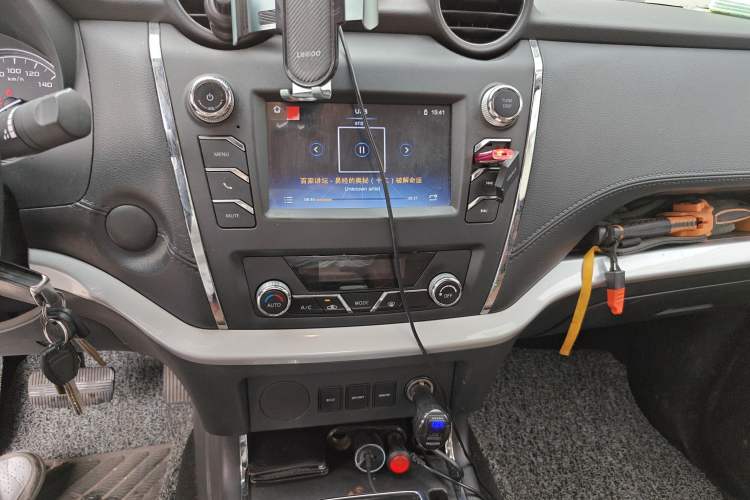 Used Dongfeng Ruichi 6 2021 2.3T Automatic Two-Wheel Drive Diesel Luxury M9T Audio And AC Panel