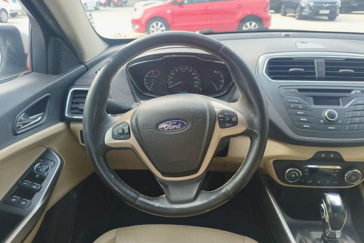 Used Ford Escort 2015 1.5L Automatic Fashion Model

