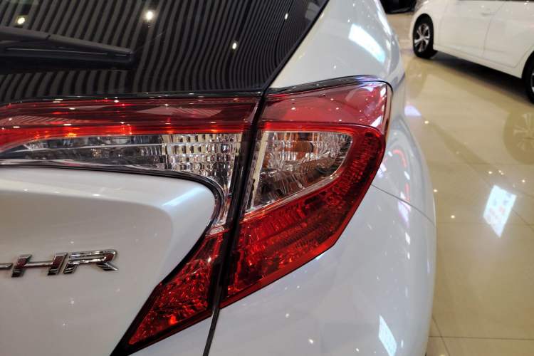 Used Toyota C-HR 2018 2.0L Leading with Sunroof China VI Standard
