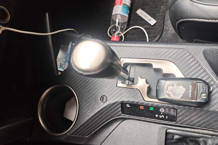 Used Toyota RAV4 2013 2.5L Automatic 4x4 Elite Edition Gear Lever