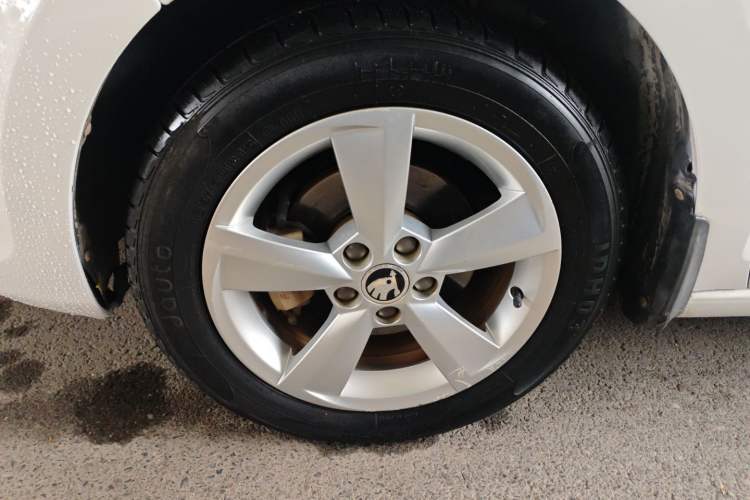 Used Skoda Rapid Spaceback 2016 Revised 1.6L Automatic Chuanxing Version Left Front Wheel Hub