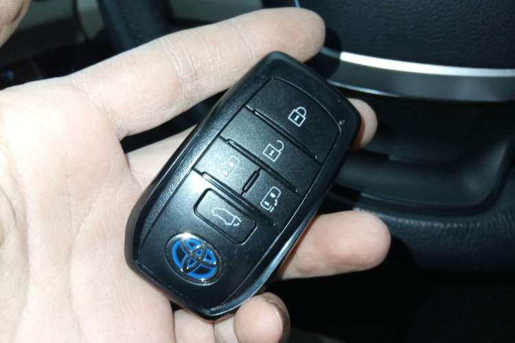 Used Toyota Granvia 2022 2.5L Hybrid Premium Edition