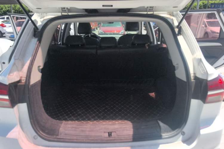 Used Roewe RX5 2018 20T Two-Wheel Drive Manual Flagship Edition Trunk