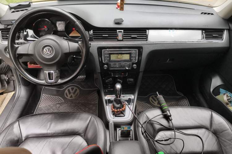 Used Volkswagen Bora 2013 1.6L Automatic Comfort Model Center Console