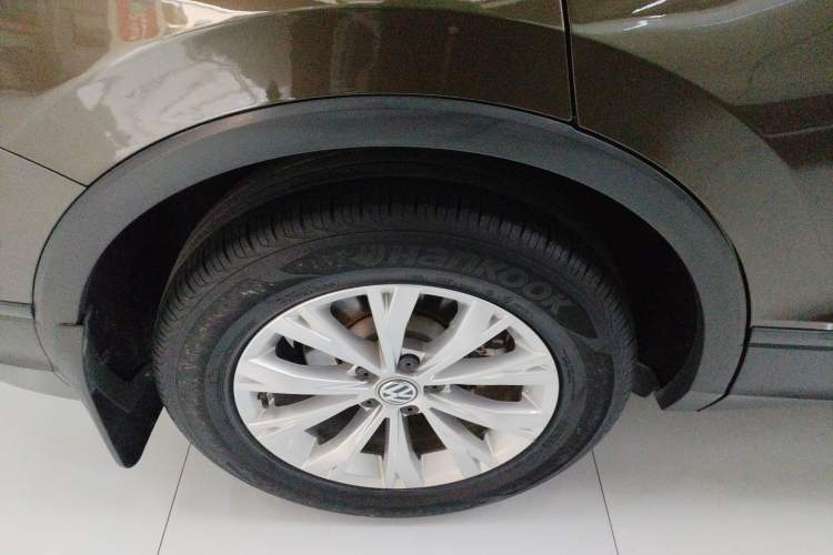 Used Volkswagen Tiguan L 2017 330TSI Automatic Two-Wheel Drive Luxury Edition Exterior 5