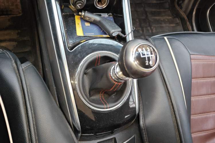 Used Zotye Domy X5 2015 1.5T Manual Luxury Model China V Standard Gear Lever