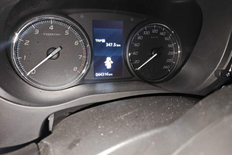 Used Mitsubishi Outlander 2019 2.4L 4x4 Zhi Xiang Edition 5 Seats China V Emission Standard