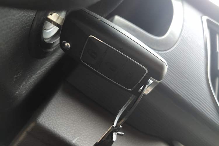 Used FORTHING Lingzhi 2023 M5L 1.6L Base Model 7 Seats
