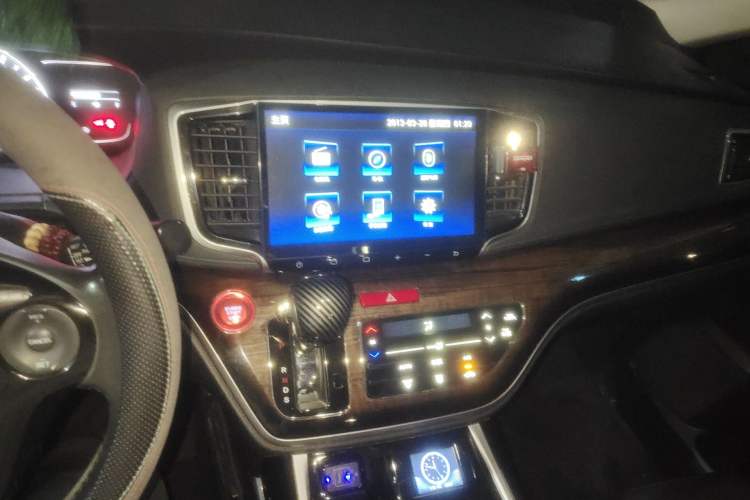 Used Honda Odyssey 2015 Updated Version 2.4L Smart Edition Audio And AC Panel