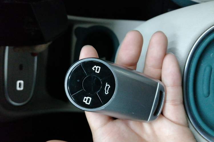 Used ORA Good Cat 2022 400km Standard Range Luxury Version Lithium Iron Phosphate
