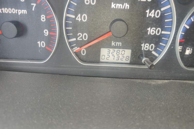 Used Suzuki Wagon R 2015 1.0L Manual Comfort Model Odometer Close Up