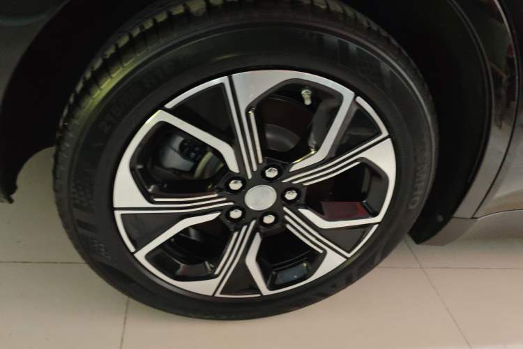 Used Hongqi E-QM5 2021 Online Booking Charging Basic Edition 5 Seats
