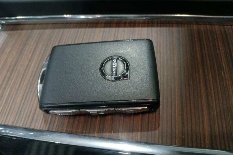 Used Volvo XC60 2023 B5 4x4 Smart Luxury Edition