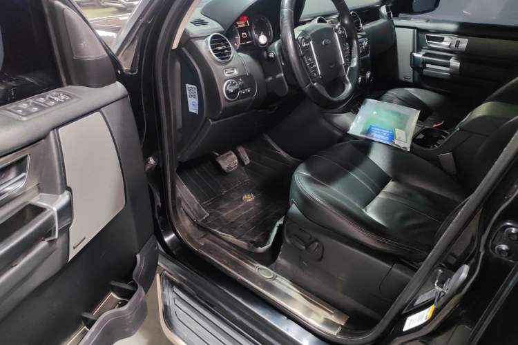 Used Land Rover Discovery 2016 3.0 SC Obsidian Black Heritage Edition SE