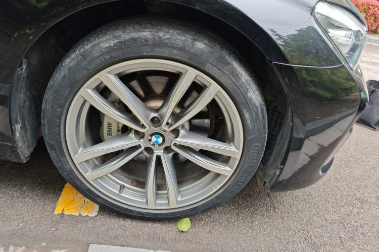 Used BMW 7 Series 2018 730Li Leading Model M Sport Package Right Front Wheel Hub