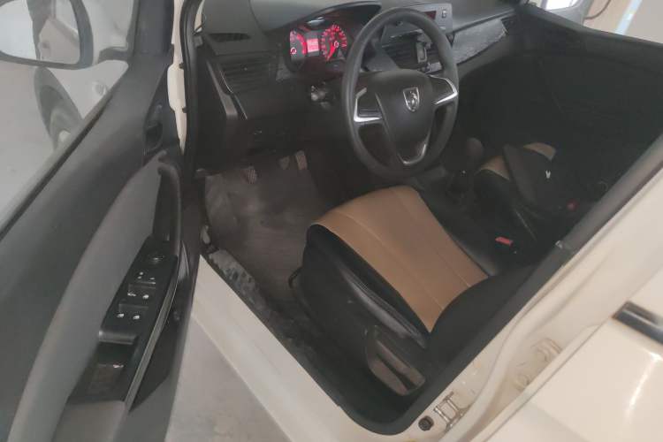 Used Baojun 310 2016 1.2L manual Comfort trim level