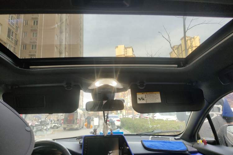 Used Toyota IZOA 2018 2.0L Yichi Version China VI Standard Headliner