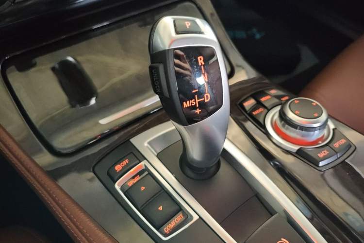 Used BMW 5 Series 2014 525Li Leading Model
