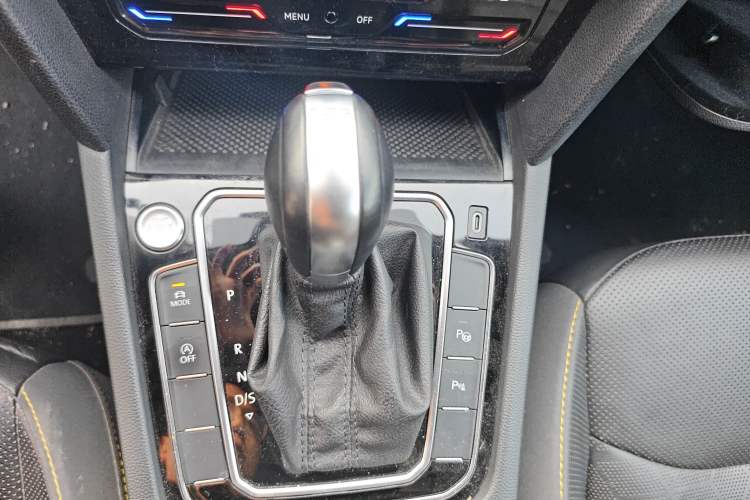 Used Volkswagen FAW-Volkswagen CC 2021 380TSI Striking Edition Gear Lever