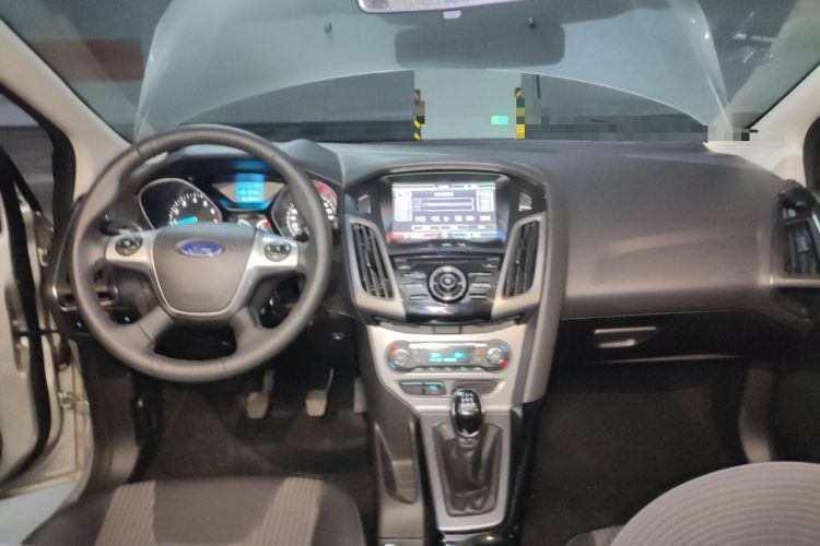 Used Ford Focus 2012 Sedan 1.6L Manual Fashion Edition
