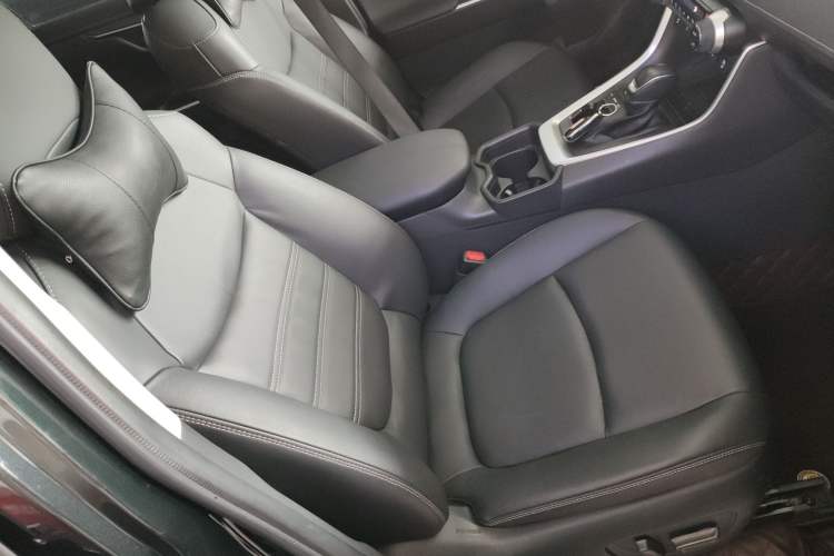 Used Toyota RAV4 2023 2.0L CVT Two-Wheel Drive Fashion Plus Edition Right Front Seat