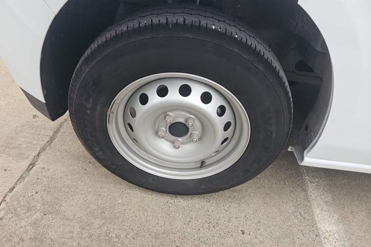 Used JMC E Fushun 2025 Model, Blind Window Version, 41.86 kWh, Short Axle, Low-roof, 3.0 tons