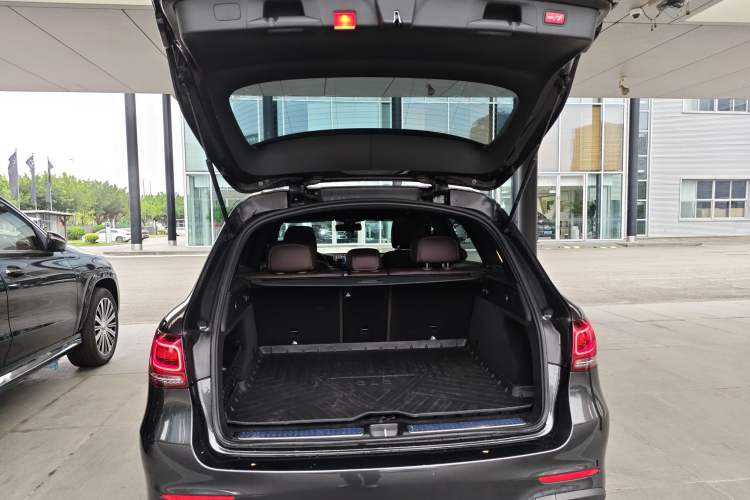 Used Mercedes-Benz GLC 2020 Facelift GLC 260 L 4MATIC Luxury Edition
