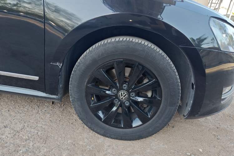 Used Volkswagen Passat 2014 1.8TSI DSG Prestige Edition Right Front Wheel Hub