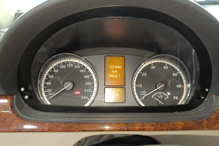 Used Mercedes-Benz Viano 2013 3.0L Comfort Edition Instrument Cluster