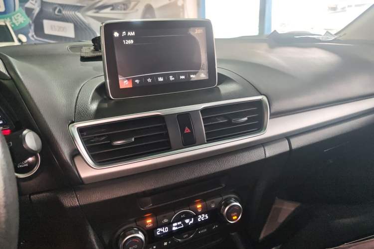 Used Mazda Mazda 3 Axela 2016 Hatchback 1.5L Automatic Luxury Model