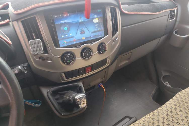 Used Dongfeng Yufeng 2021 2.3T V9 Logistics Vehicle Long Wheelbase Mid-Roof Design 6-9 Seats China V Emission Standard WP2.3 Audio And AC Panel