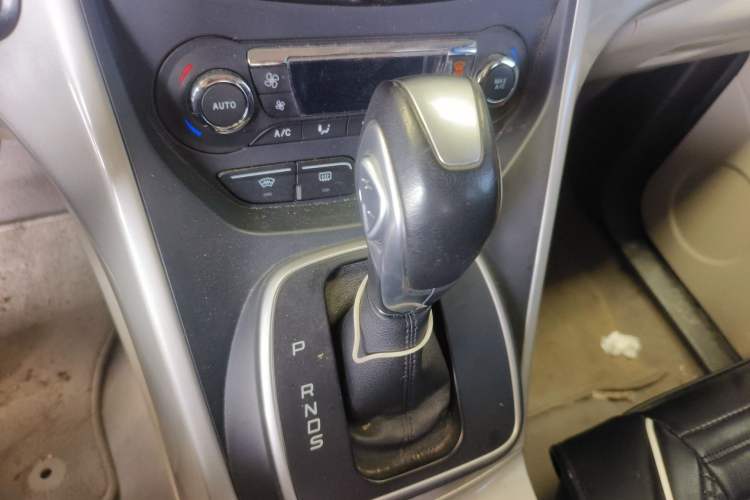 Used Ford Kuga 2015 2.0L GTDi Four-Wheel Drive Prestige Model Gear Lever