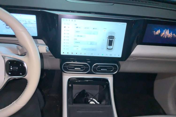 Used Leapmotor C11 2023 Pure Electric 500 Comfort Edition Audio And AC Panel