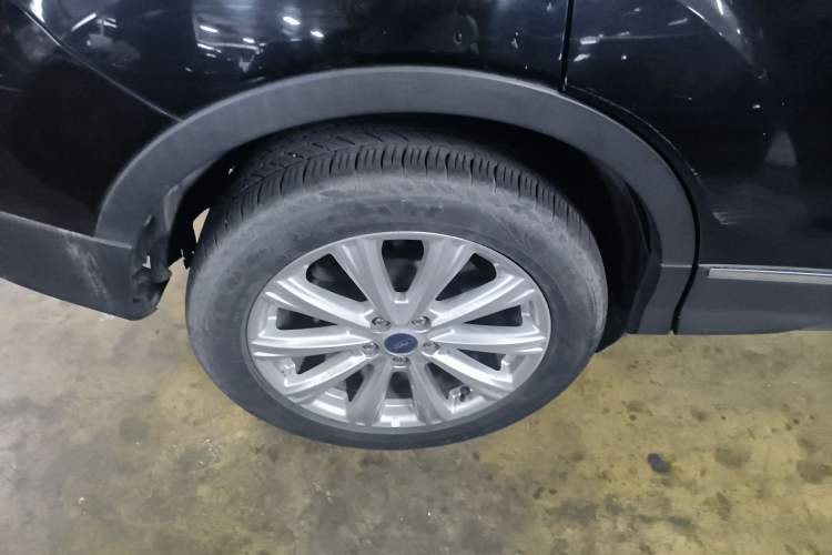 Used Ford Kuga 2017 EcoBoost 245 4x4 Prestige Edition Right Rear Wheel Hub