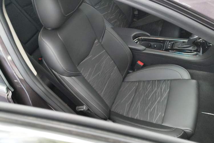 Used Cadillac ATS-L 2017 28T Tech Edition Right Front Seat