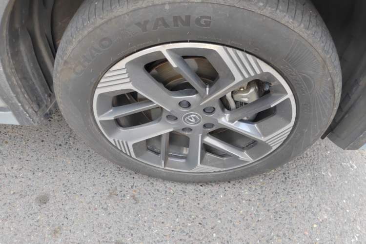 Used CHANGAN CS75 PLUS 2025 4th Generation 1.5T New Blue Whale Smart Flagship Version Right Front Wheel Hub