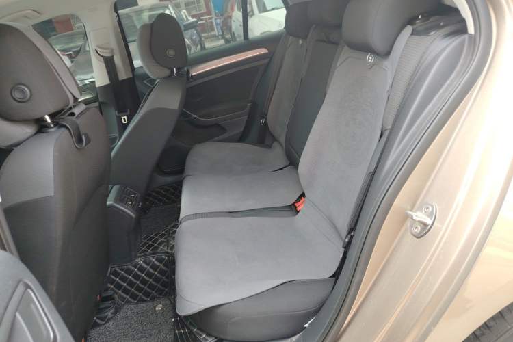 Used Volkswagen Golf 2017 1.6L Automatic Comfort Million-Vehicle Anniversary Edition Left Rear Seat