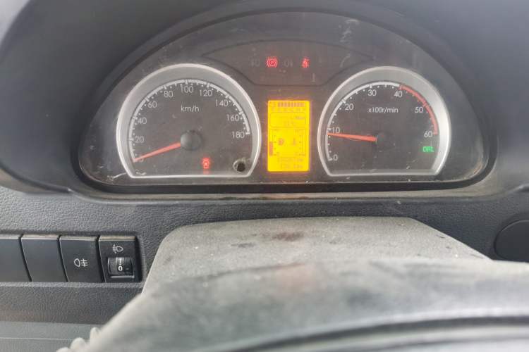 Used Dongfeng Yufeng 2021 2.0T Power King Front-Drive Logistics Vehicle Long Wheelbase Mid-Roof Design 6–9 Seats China VI Emission Standard ZD20 Instrument Cluster