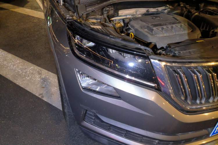 Used Skoda Kodiaq 2019 Facelifted TSI330 7-Seater Two-Wheel-Drive Luxury Enjoyment Edition China VI Standard Right Front Headlight