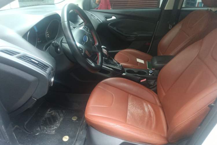 Used Ford Focus 2012 Sedan 1.6L Automatic Fashion Edition