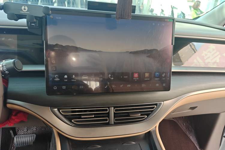 Used Denza D9 2022 EV 600 Four-Wheel Drive Prestige Model
