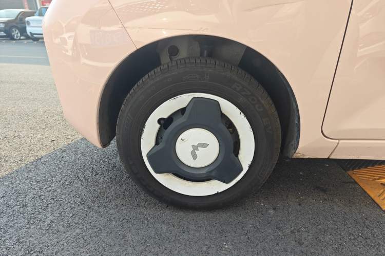 Used Wuling Hongguang MINIEV 2022 Macaron Fashion Edition Lithium-Nickel-Cobalt-Alpha-oxide Left Front Wheel Hub